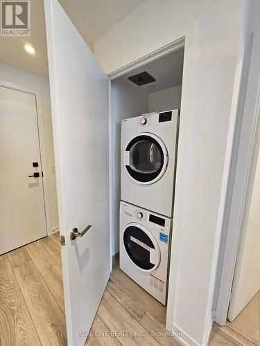 4712 - 55 Mercer Street, Toronto, ON - Indoor Photo Showing Laundry Room