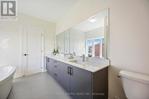 7 William Logan Drive, Richmond Hill, ON - Indoor Photo Showing Bathroom