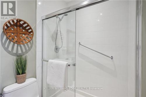 408 - 1998 Ironstone Drive, Burlington, ON - Indoor Photo Showing Bathroom