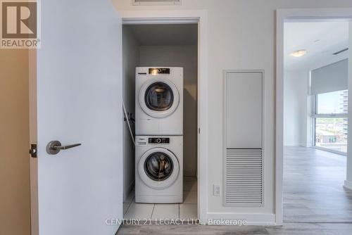 1125 - 251 Manitoba Street, Toronto, ON - Indoor Photo Showing Laundry Room