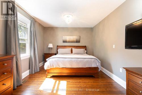 1361 Lorne Park Road E, Mississauga, ON - Indoor Photo Showing Bedroom