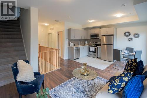 226 - 1145 Journeyman Lane, Mississauga, ON - Indoor Photo Showing Kitchen