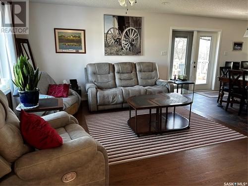 304 Archibald Street, Midale, SK - Indoor Photo Showing Living Room