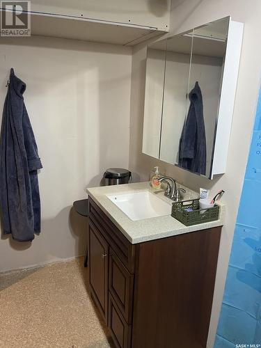 2920 Grant Road, Regina, SK - Indoor Photo Showing Bathroom