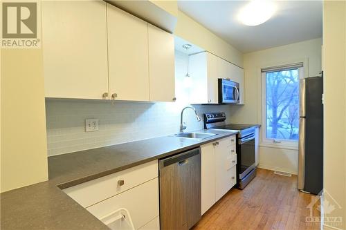 90 Templeton Street Unit#C, Ottawa, ON - Indoor Photo Showing Kitchen