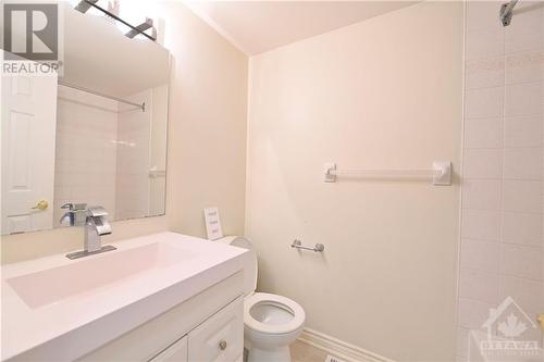 90 Templeton Street Unit#C, Ottawa, ON - Indoor Photo Showing Bathroom