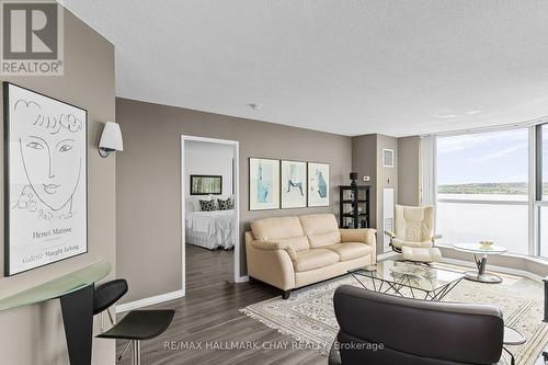 906 - 140 Dunlop Street E, Barrie, ON - Indoor Photo Showing Living Room