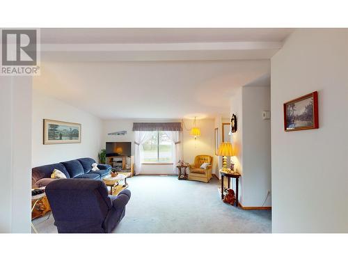 2299 Ash Avenue, Quesnel, BC - Indoor Photo Showing Living Room