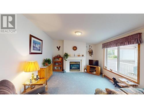 2299 Ash Avenue, Quesnel, BC - Indoor Photo Showing Kitchen With Double Sink