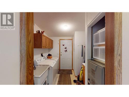 2299 Ash Avenue, Quesnel, BC - Indoor Photo Showing Laundry Room