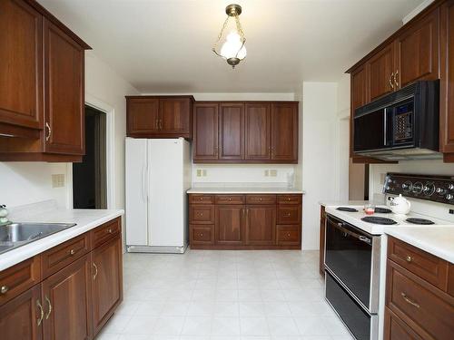 33 Summit Avenue, Thunder Bay, ON - Indoor Photo Showing Kitchen