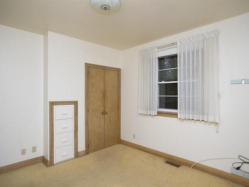 33 Summit Avenue, Thunder Bay, ON - Indoor Photo Showing Other Room