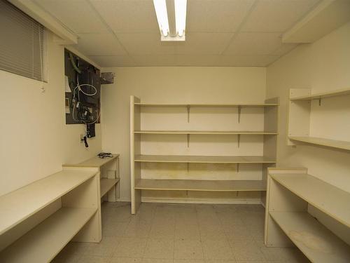 33 Summit Avenue, Thunder Bay, ON - Indoor With Storage