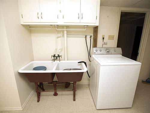 33 Summit Avenue, Thunder Bay, ON - Indoor Photo Showing Laundry Room