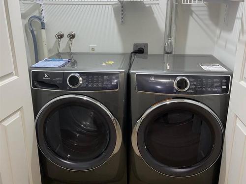 801 590 Beverly Street, Thunder Bay, ON - Indoor Photo Showing Laundry Room