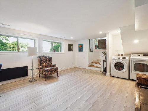 Salle familiale - 31 Rue Brodeur, Vaudreuil-Dorion, QC - Indoor Photo Showing Laundry Room