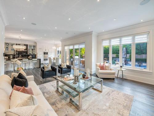 14 Tregellis Rd, Toronto, ON - Indoor Photo Showing Living Room