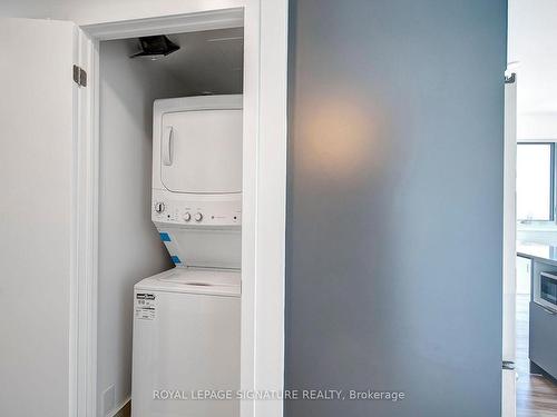 3604-4065 Confederation Pkwy, Mississauga, ON - Indoor Photo Showing Laundry Room