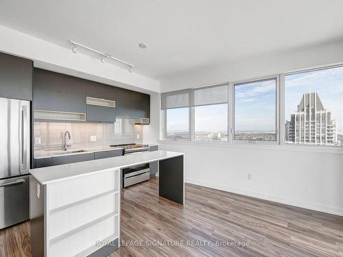 3604-4065 Confederation Pkwy, Mississauga, ON - Indoor Photo Showing Kitchen With Upgraded Kitchen