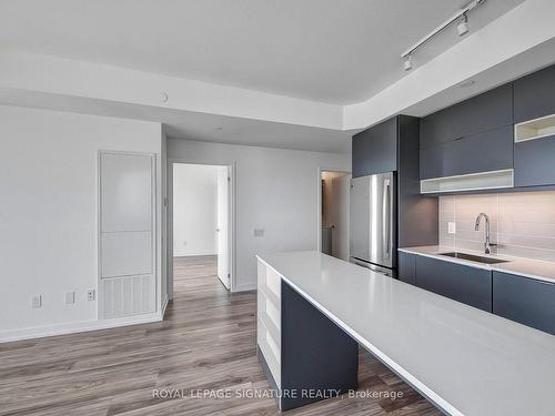 3604-4065 Confederation Pkwy, Mississauga, ON - Indoor Photo Showing Kitchen