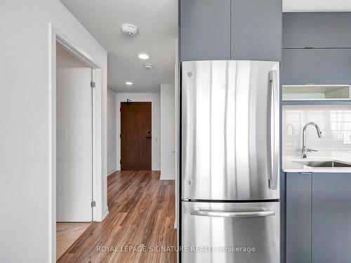 3604-4065 Confederation Pkwy, Mississauga, ON - Indoor Photo Showing Kitchen