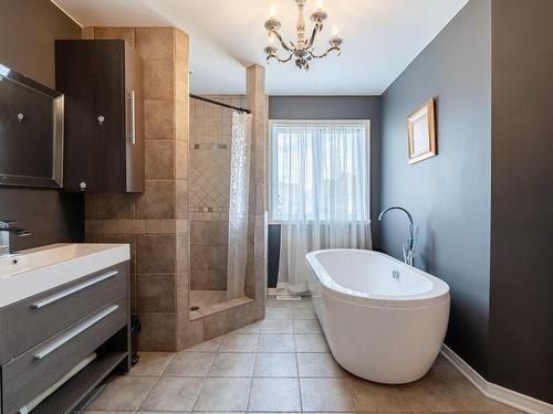 Salle de bains - 3002 Rue Alphonse-De Lamartine, Laval (Chomedey), QC - Indoor Photo Showing Bathroom