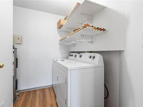426-6711 Dover Rd, Nanaimo, BC - Indoor Photo Showing Laundry Room