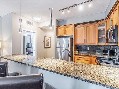 208B-181 Beachside Dr, Parksville, BC - Indoor Photo Showing Kitchen With Upgraded Kitchen