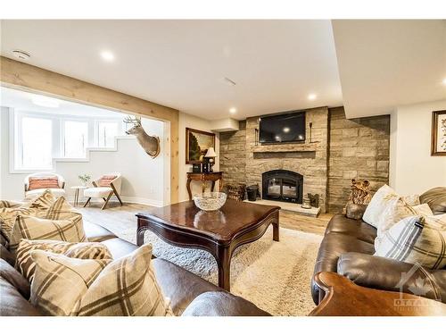 1310 Royal Palm Crescent, Manotick, ON 