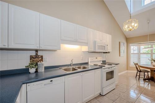1160 Bellview Street|Unit #35, Burlington, ON - Indoor Photo Showing Kitchen With Double Sink