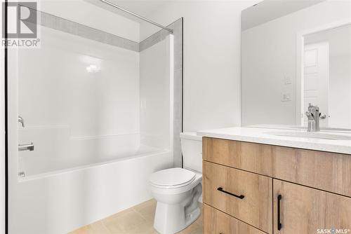 7664 Mapleford Boulevard, Regina, SK - Indoor Photo Showing Bathroom