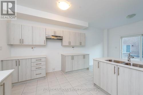 60 Harvest Crescent, Barrie, ON - Indoor Photo Showing Kitchen With Double Sink