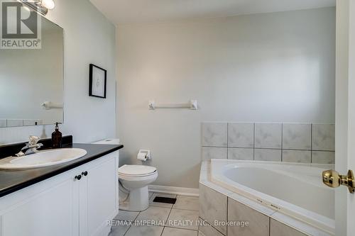 3977 Coachman Circle, Mississauga, ON - Indoor Photo Showing Bathroom