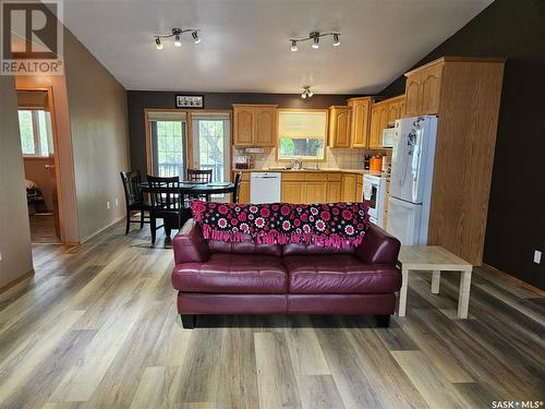 420 1St Avenue Nw, Swift Current, SK - Indoor Photo Showing Living Room