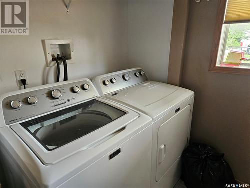 420 1St Avenue Nw, Swift Current, SK - Indoor Photo Showing Laundry Room