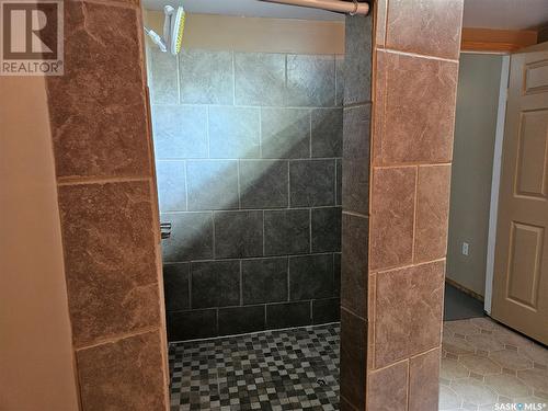 420 1St Avenue Nw, Swift Current, SK - Indoor Photo Showing Bathroom