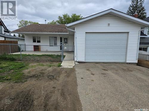 420 1St Avenue Nw, Swift Current, SK - Outdoor With Deck Patio Veranda