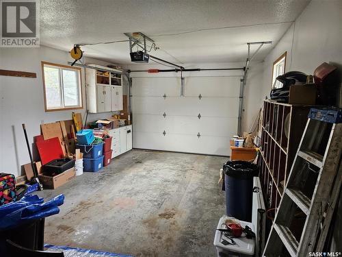 420 1St Avenue Nw, Swift Current, SK - Indoor Photo Showing Garage