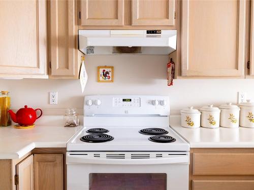 66-1001 30 Avenue, Vernon, BC - Indoor Photo Showing Kitchen