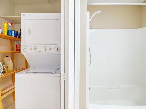 66-1001 30 Avenue, Vernon, BC - Indoor Photo Showing Laundry Room