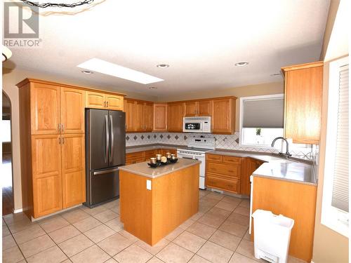 649 Elk Street, Vernon, BC - Indoor Photo Showing Kitchen