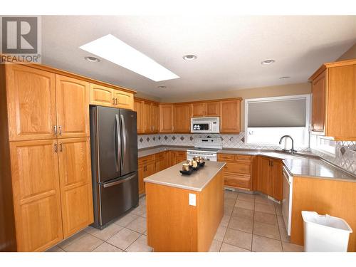 649 Elk Street, Vernon, BC - Indoor Photo Showing Kitchen