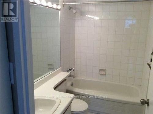 201 - 1320 Islington Avenue, Toronto, ON - Indoor Photo Showing Bathroom