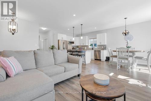 56 Redwood Drive, Belleville, ON - Indoor Photo Showing Living Room