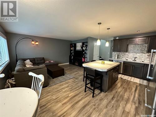 263 30Th Street, Battleford, SK - Indoor Photo Showing Kitchen With Double Sink With Upgraded Kitchen