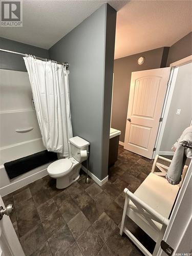 263 30Th Street, Battleford, SK - Indoor Photo Showing Bathroom