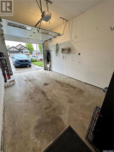 263 30Th Street, Battleford, SK - Indoor Photo Showing Garage