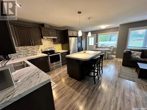 263 30Th Street, Battleford, SK - Indoor Photo Showing Kitchen With Double Sink With Upgraded Kitchen