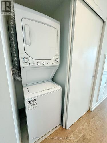 2404 - 25 Richmond Street E, Toronto, ON - Indoor Photo Showing Laundry Room