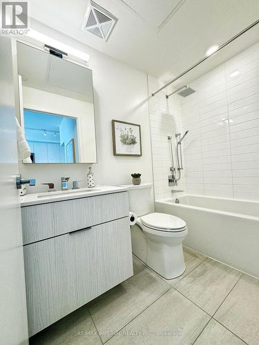 2404 - 25 Richmond Street E, Toronto, ON - Indoor Photo Showing Bathroom